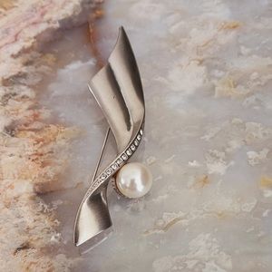 Unique Faux Pearl Rhinestone Silver Tone Vintage Brooch